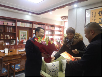 城中区慰问劳模送温暖 亲切关怀暖人心