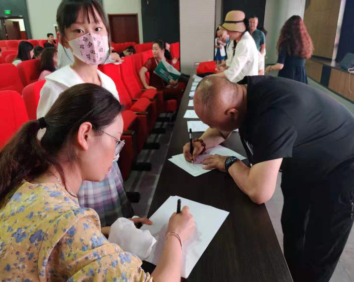 西宁城中：关爱职工办实事 服务群众不停歇