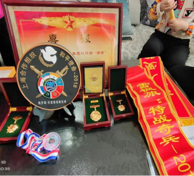 67饮马街街道为四有优秀士兵送上喜报
