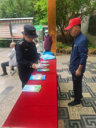 西宁城中：垃圾分类党员先行