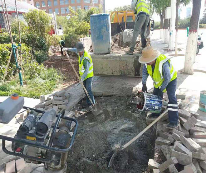 西宁城中：市政维修不停歇 消除隐患保民安