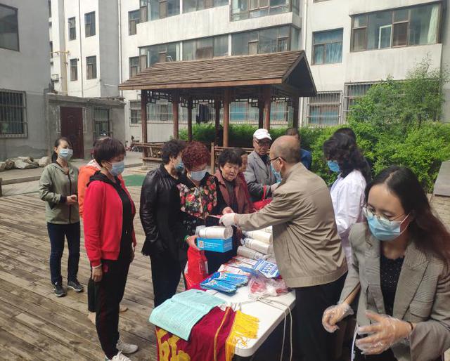 城中区解放路社：在职党员进社区 疫情防控心连心