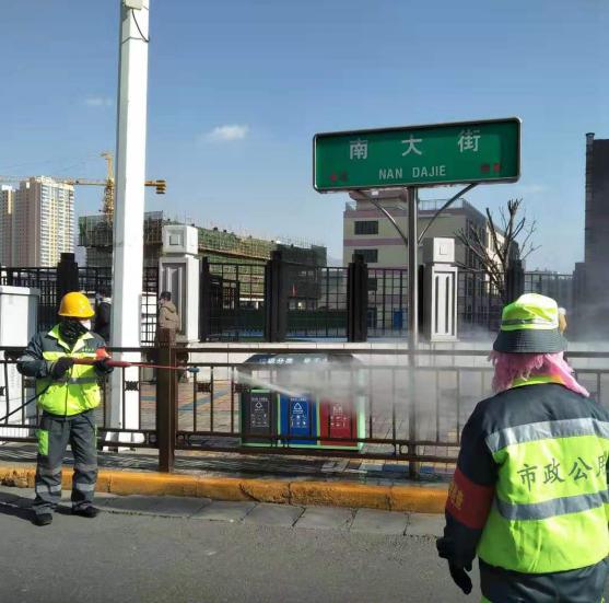 城中区市政重拳出击开展全城冲洗消杀共抵疫情传播