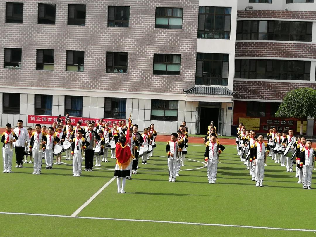 西宁城中：少先队员的鼓号，奏出新面貌